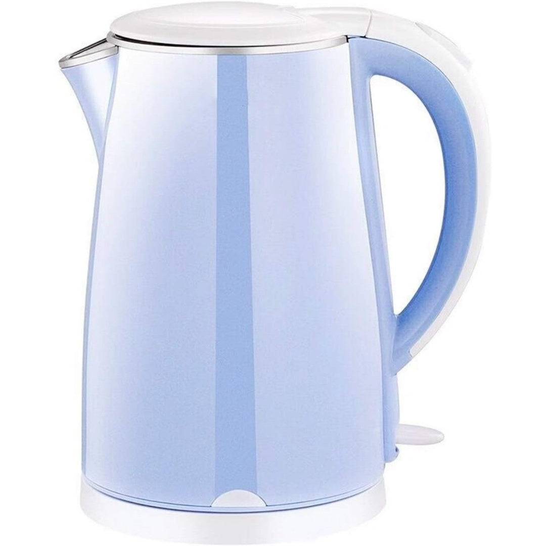 Di colore blu, acqua da bollire prima di preparare la tazza