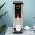 Un punto da appoggio per preparare acqua calda con potenza dichiarata di 2400 W e con corpo in acciaio inox